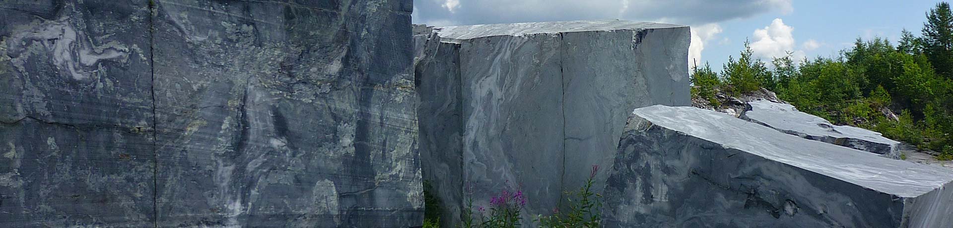 Verschiedene Natursteinmaterialien für das Grabmal, Haus & Garten