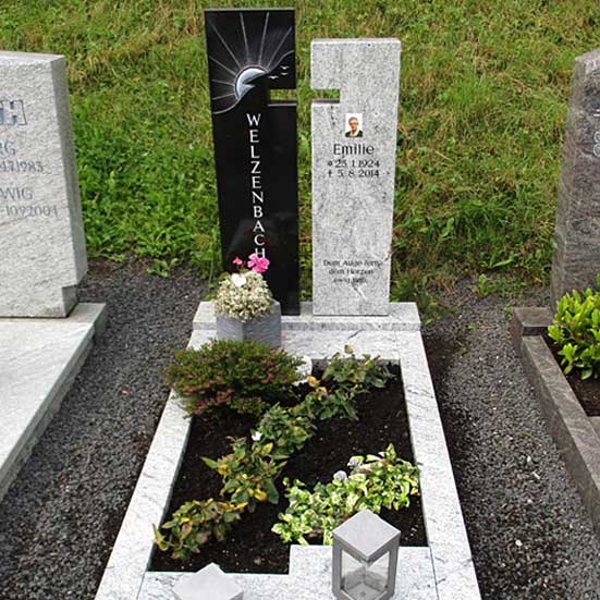 Grabsteine für Urnengrab, Einzel- und Familiengrab